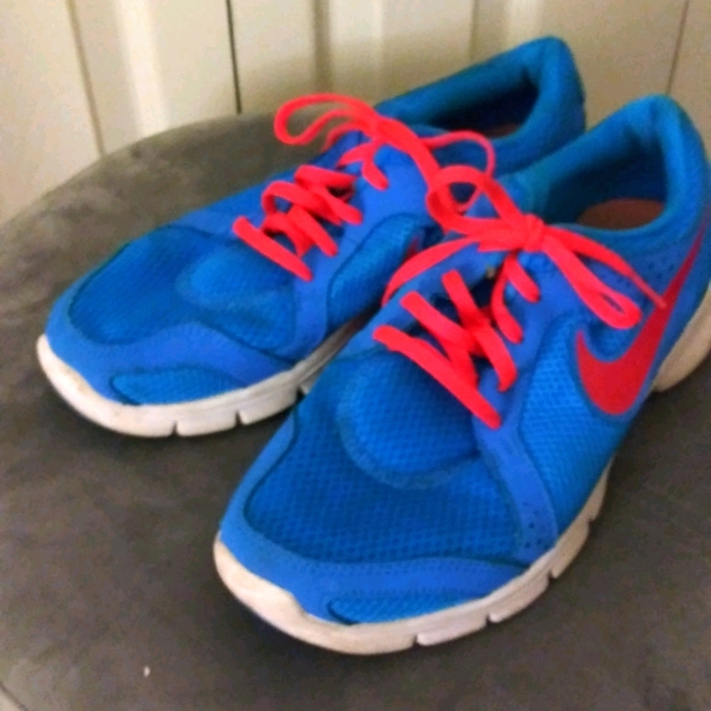 Nike blue and orange Women Sz 9